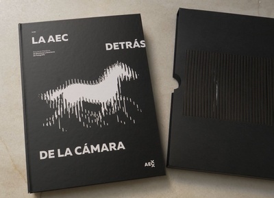 La AEC detrás de la cámara