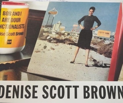 DENISE SCOTT BROWN 'HIRIA. KALEA. ETXEA  / CIUDAD. CALLE. CASA / CITY. STREET. HOUSE'